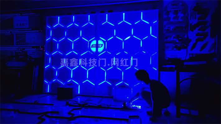 南昌市科技炫彩自动门.jpg