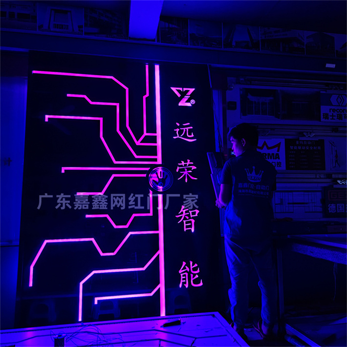 新疆维吾尔自治区网红酒吧门.jpg