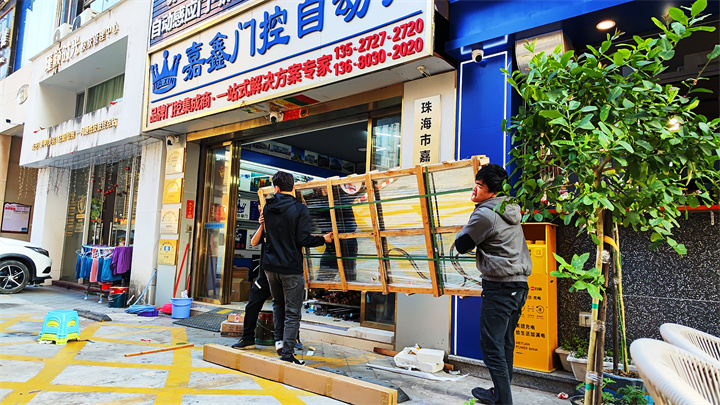 蜘蛛科技自动门