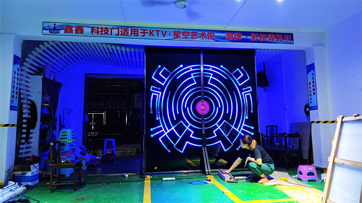 未来科技感门
