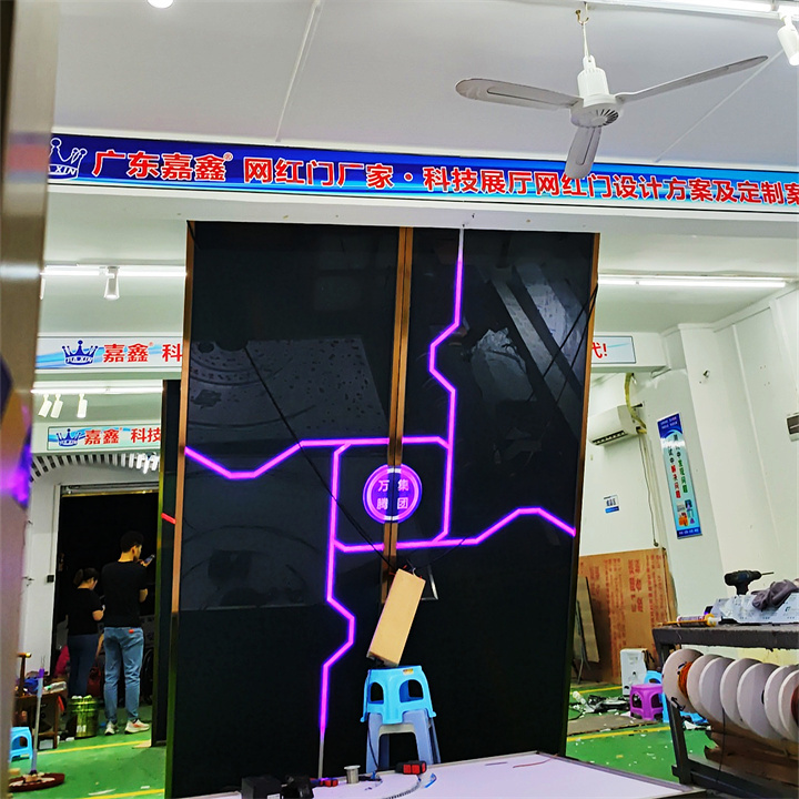 竞馆网红门