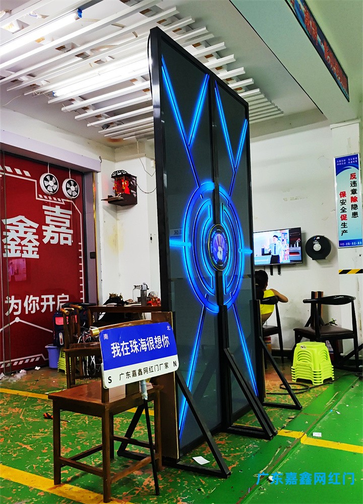 手按掌心发光门