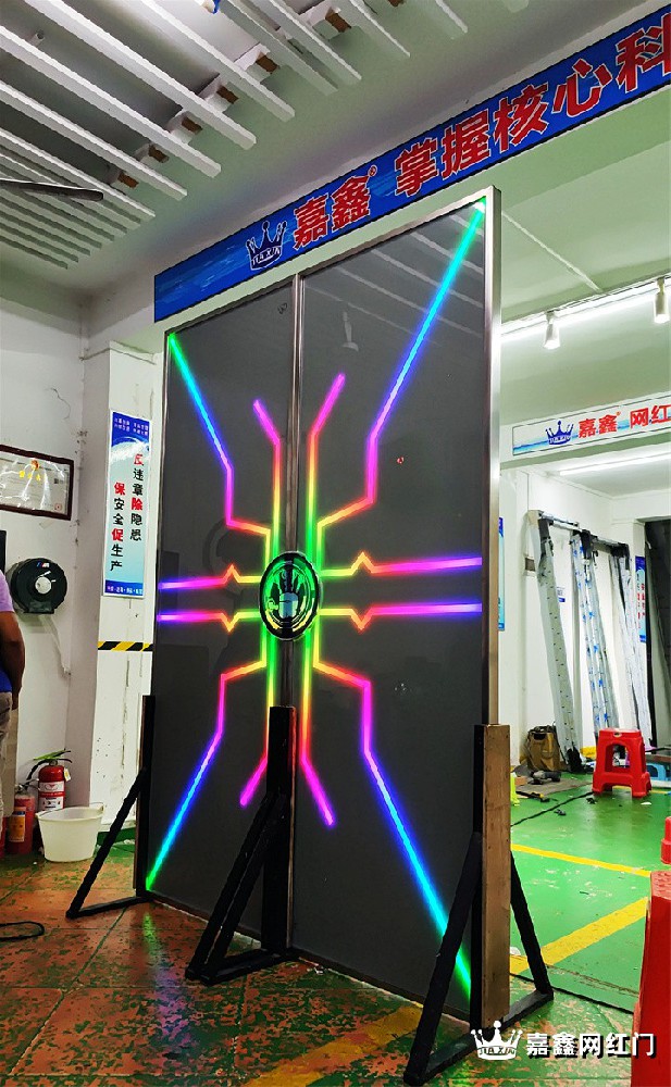 手掌感应科技门 炫酷自动发光门