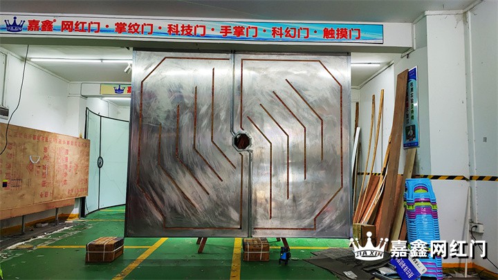 触摸发光门