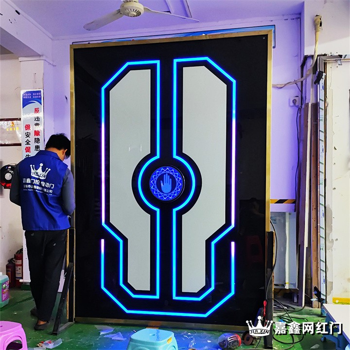 酒馆网红门