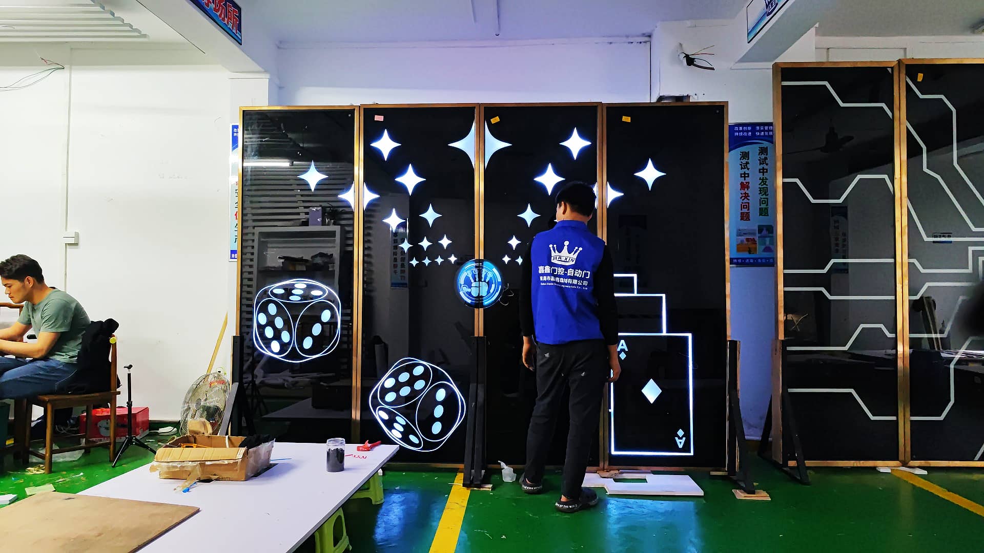 个性科技门 手押感应电动门