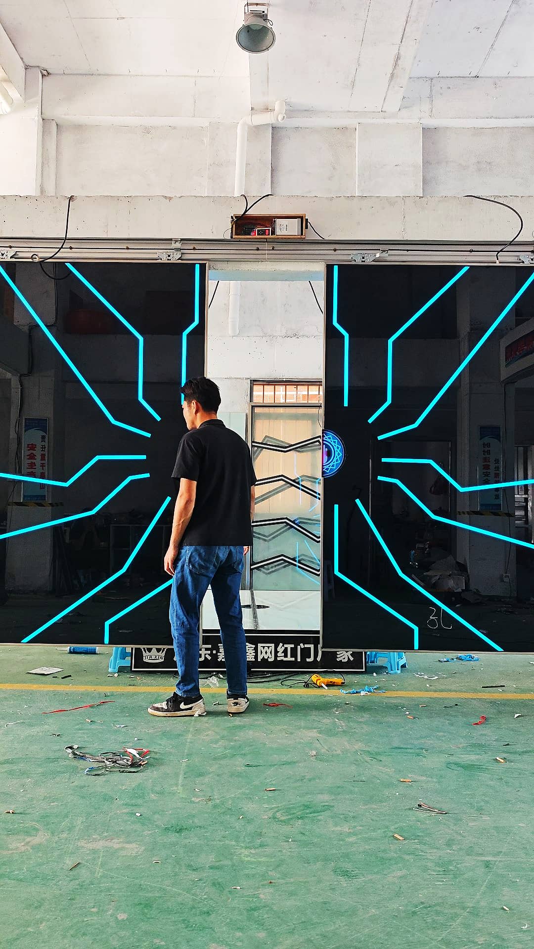 手掌触摸科技门