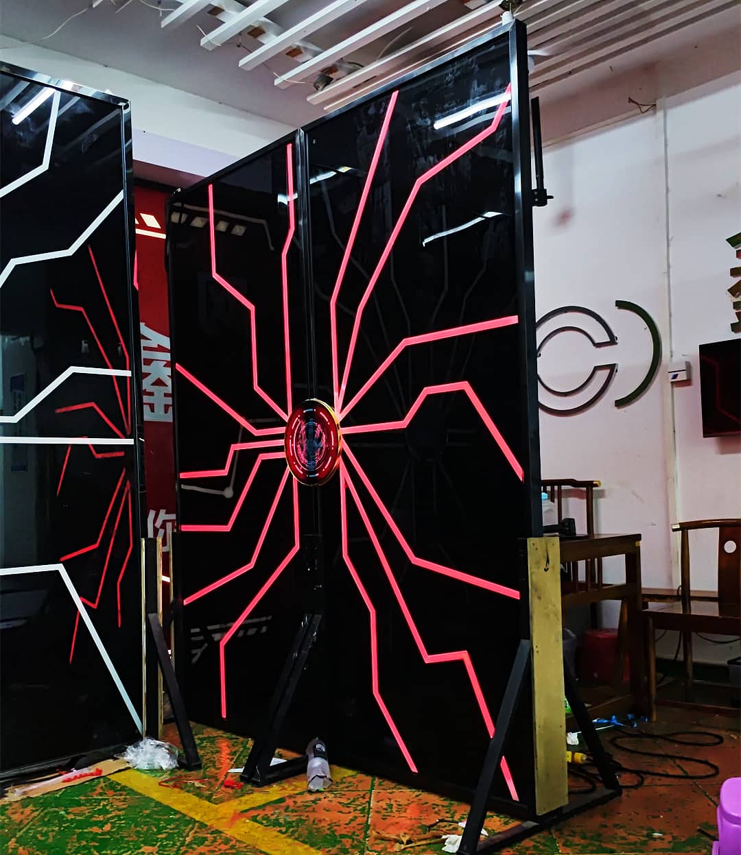 手掌触摸科技门设计