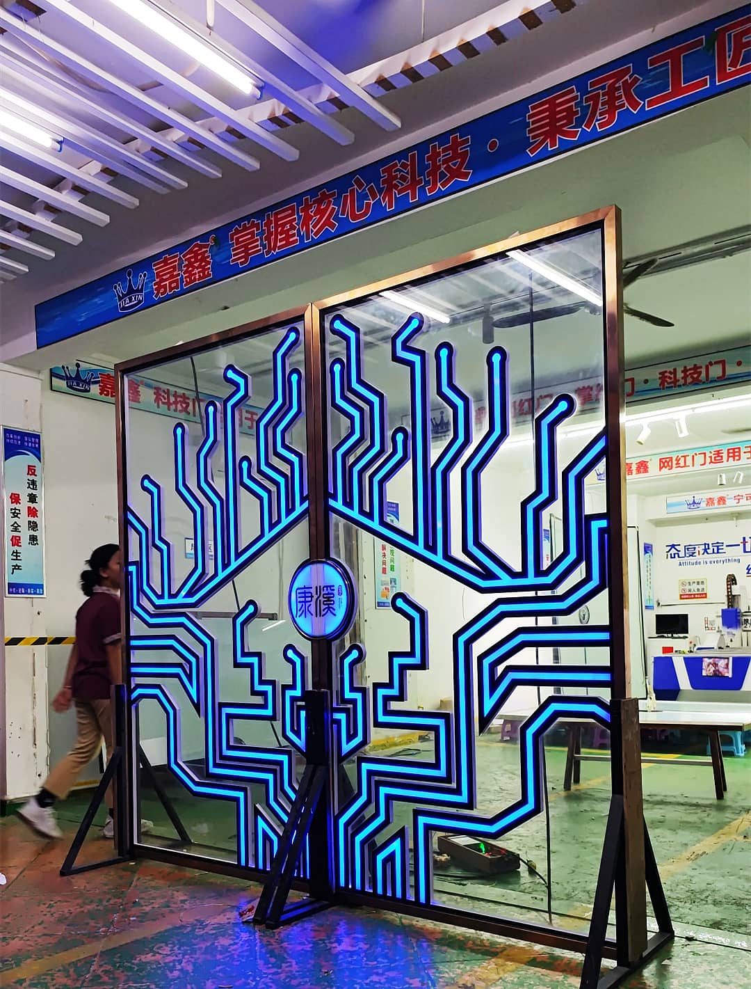 网红酒吧门 手掌分离门