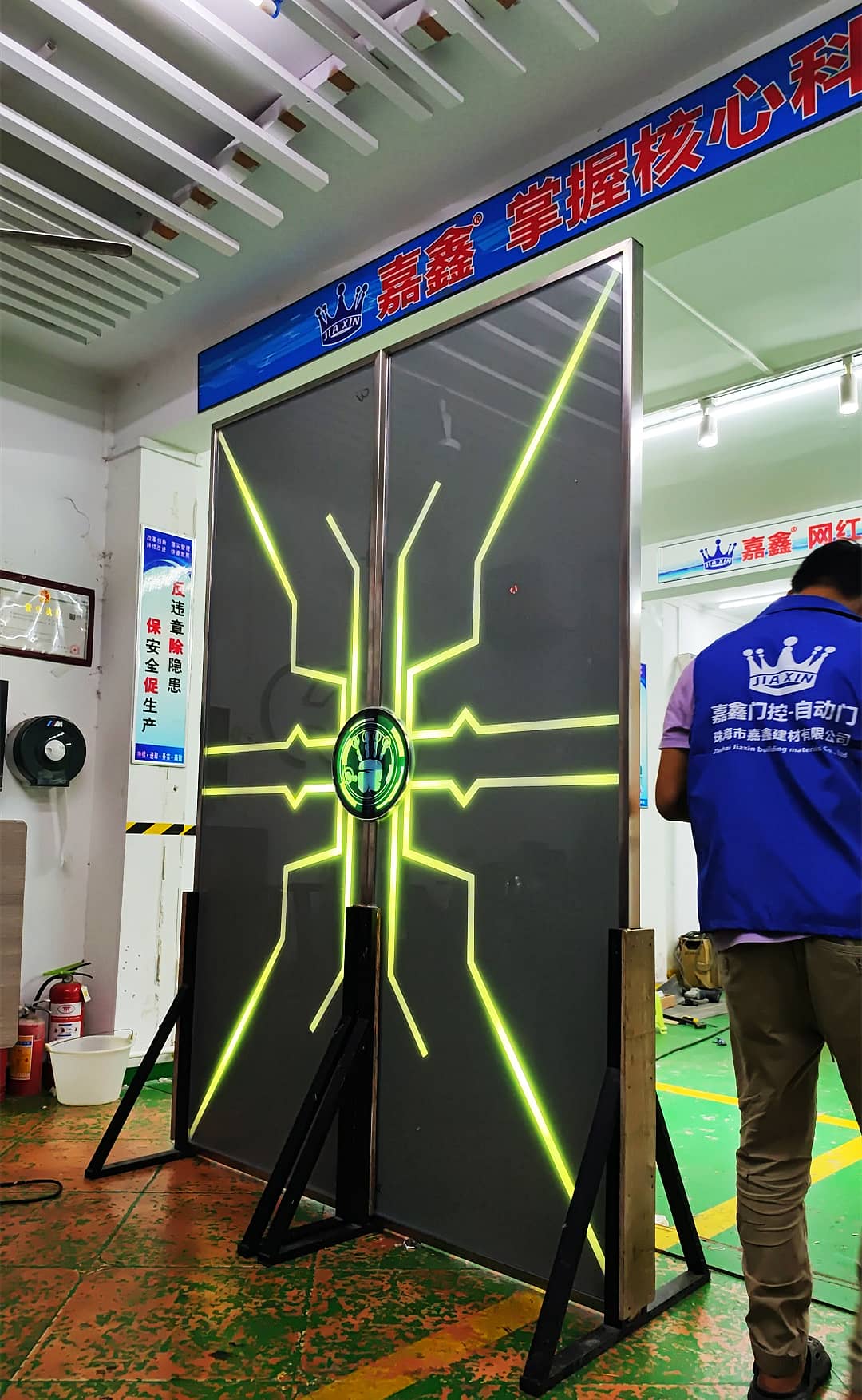 网红科技掌纹解锁门